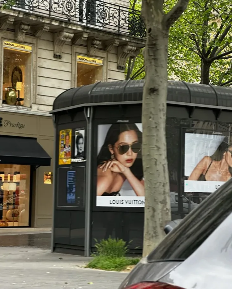 她為LV拍攝的墨鏡廣告在巴黎、倫敦街頭大放送。翻攝nanaouyang IG