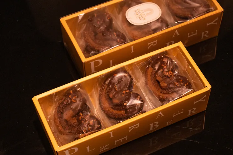 可榛濃-冰心蝴蝶酥5/26起於帕米貝可官網、大直忠泰NOKE門市每周限量開賣。業者提供