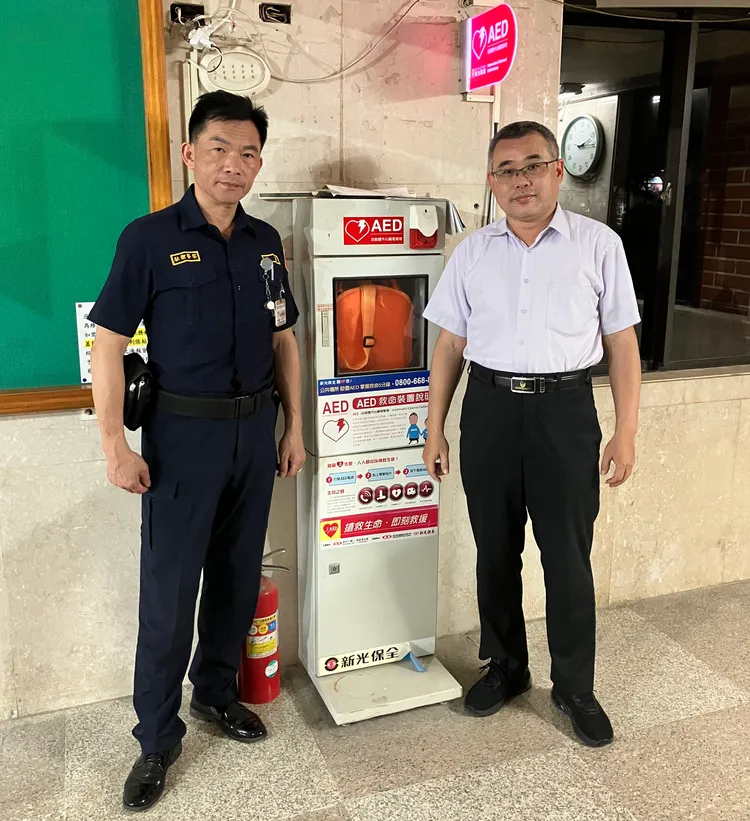 曾志明(左)和吳聲煌。新竹縣消防局提供