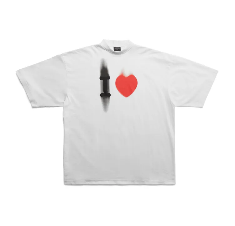 520節日限定系列I Love Large Fit T恤，2萬3900元。品牌提供