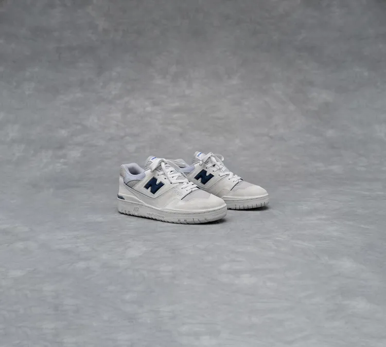 Grey Day 2023系列550鞋款，3680元。品牌提供