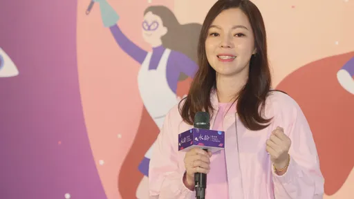 曾馨瑩母親節感恩會做公益 談郭台銘選總統甜喊「加油」