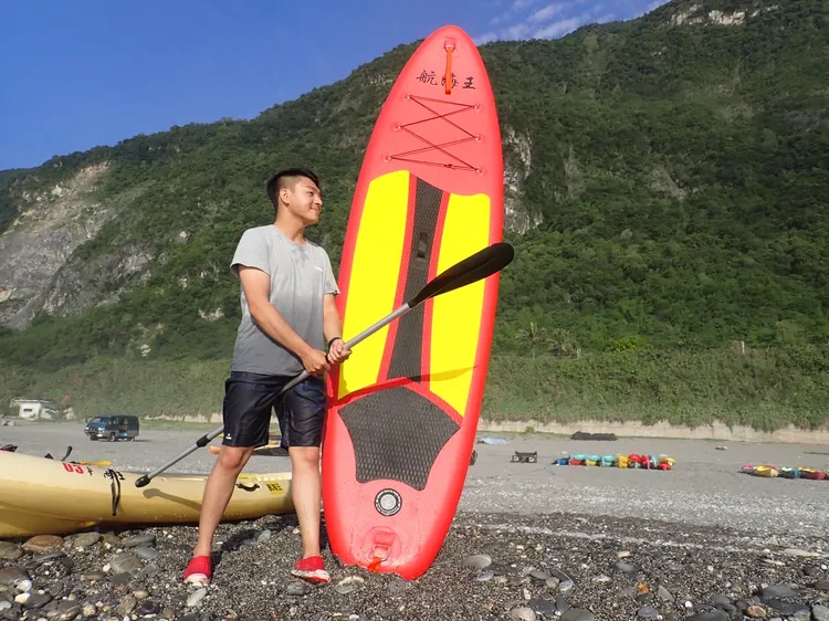 賴同學患有中重度異位性皮膚炎，治療後可從事水上活動。賴同學提供