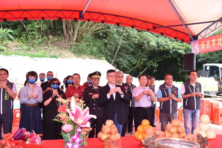 動土典禮由新北市府副祕書長張其強主持。翻攝畫面