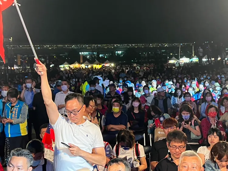 郭台銘台中造勢晚會，主辦單位宣稱現場湧進2萬人。鮮明攝