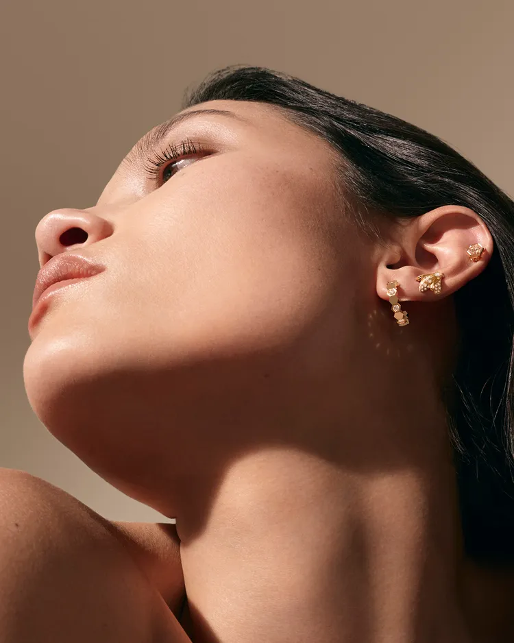 不對稱設計亦是CHAUMET表現自然主義的常見手法。品牌提供