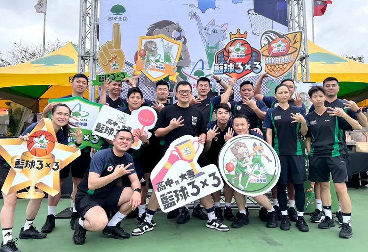 國泰青年節3x3賽事組成專業裁判團隊，傳遞3x3籃球比賽正確規則精神。（圖/國泰金控提供）
