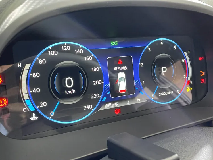 全車系標配全新的10.25吋極智炫彩數位儀錶板。林浩昇攝