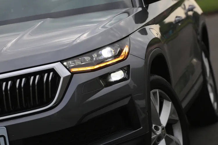 Kodiaq在小改款之後，全車系更標配了Matrix LED智慧複眼矩陣式頭燈，帶來更出色的夜間照明能力。林浩昇攝