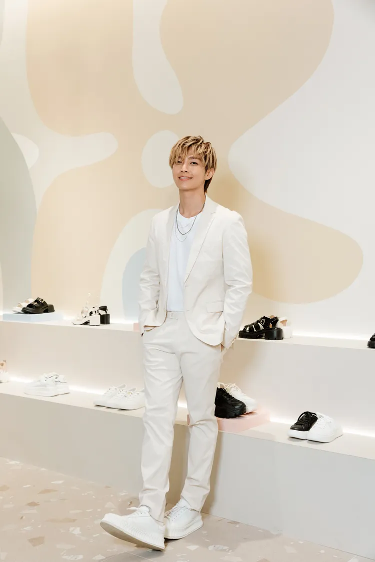 炎亞綸認為BYHUE有許多女生很好很貼心的鞋款。品牌提供