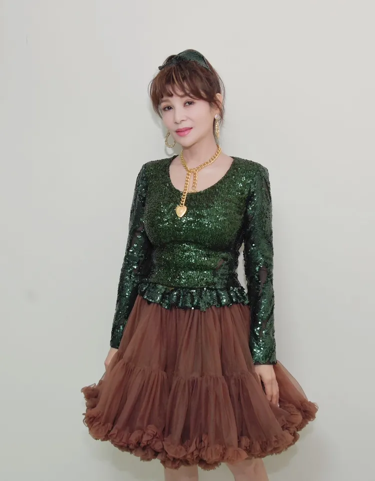 蔡秋鳳在高雄演出，掩不住開心的心情。高雄流行音樂中心提供