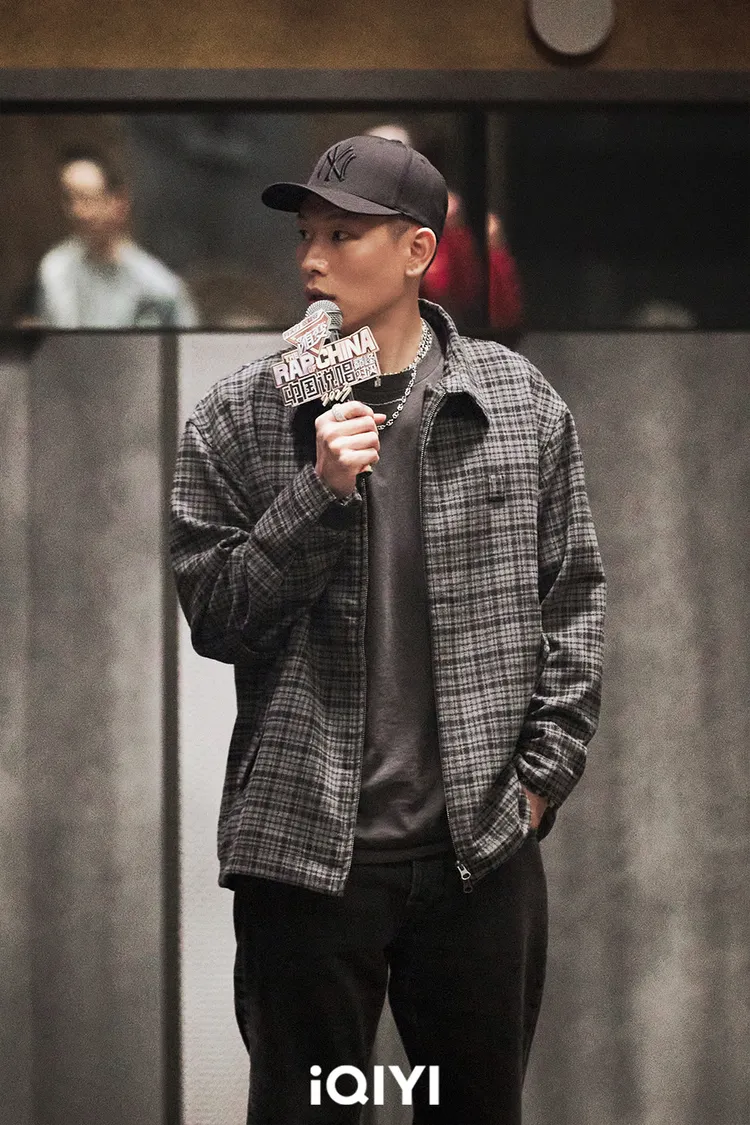 瘦子「穿太素」被討論。愛奇藝提供