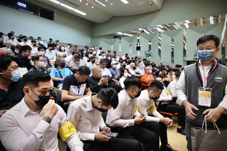 泰山今日臨股會由龍邦取得過半董事席次，泰山家族失去掌控權。林林攝