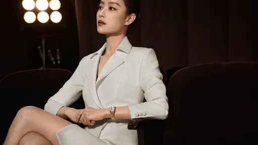 倪妮演技在線人氣頂流　高級臉詮釋名錶形象露美腿再加分