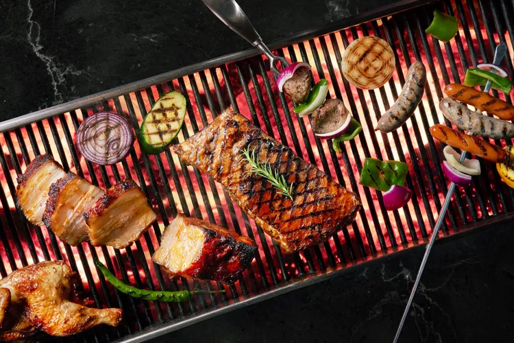 台北寒舍艾美探索廚房燒烤區菜色全面升級。業者提供