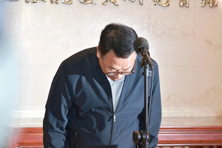 陳歐珀再次向社會大眾鞠躬道歉。施昂強攝