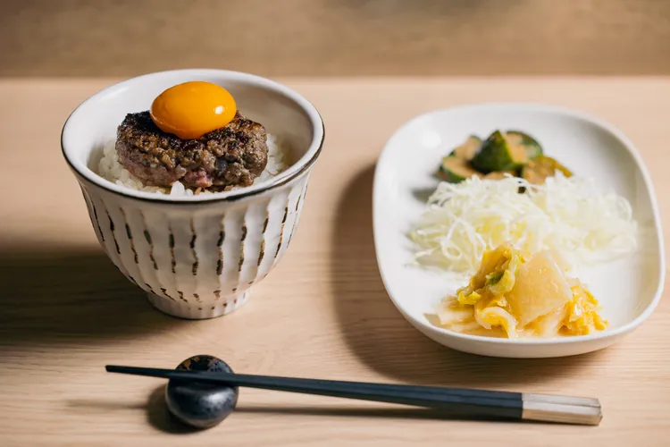 黑毛和牛漢堡排定食，售價550元。業者提供