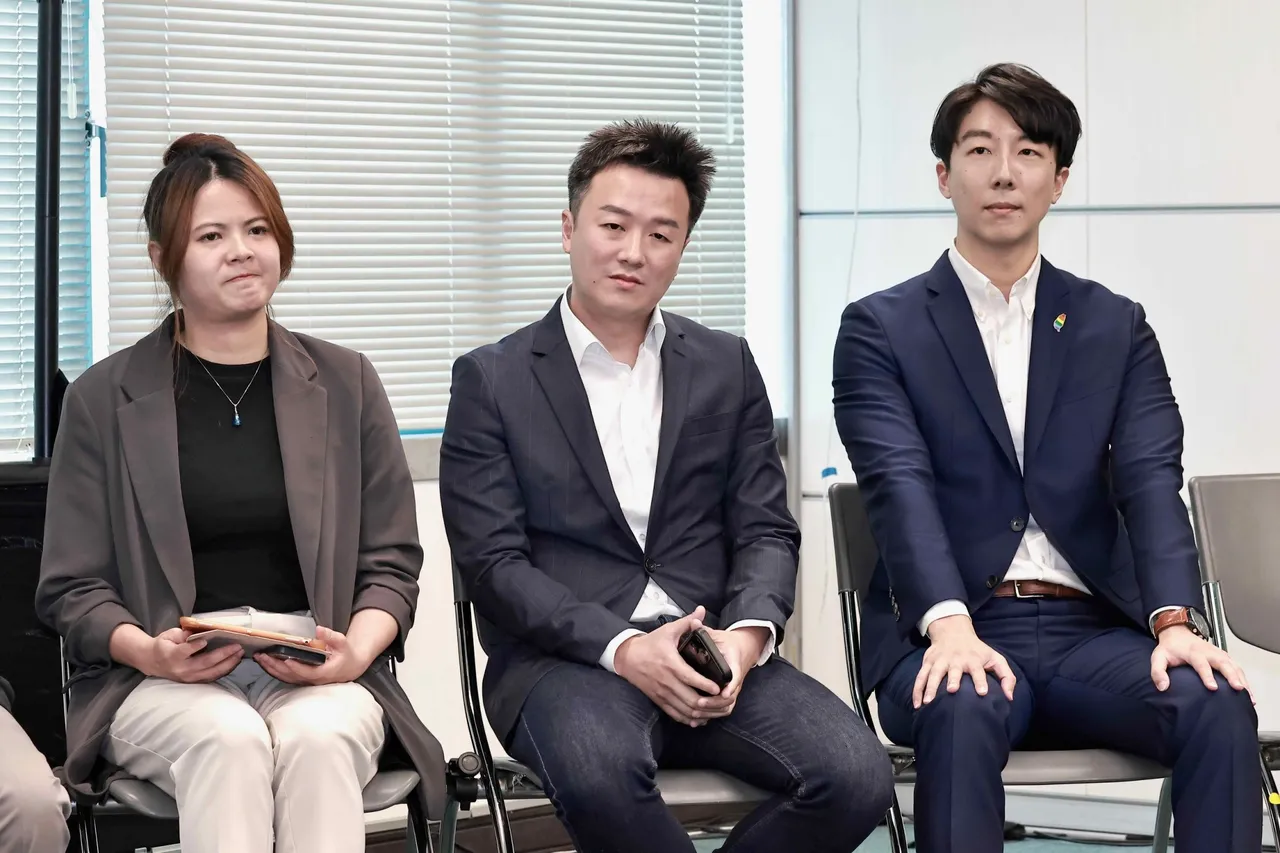 民進黨主席賴清德宣布徵召吳崢(右)、曾柏瑜(左)參選,另外也與李正皓(中)合作。施昂強攝