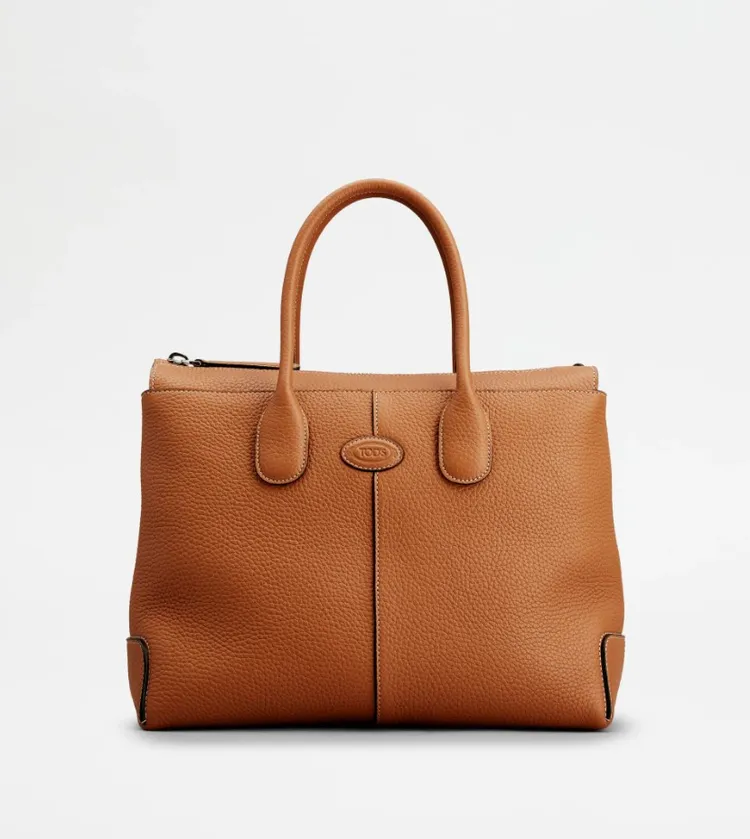 TOD’S磚橘色中型Di Bag，9萬9700元。品牌提供