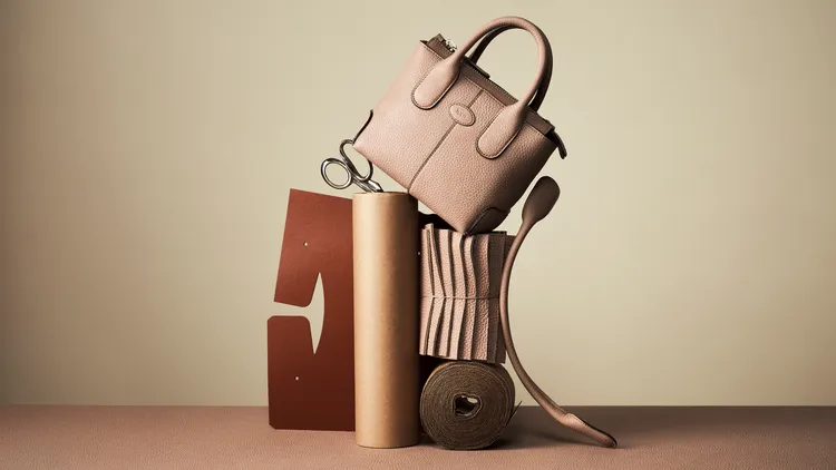 Di Bag承襲古代馬鞍製造技術的細膩做工，以及遊走於正式及休閒間的百搭外型，皆使它具備了成為經典包款的充分條件。品牌提供