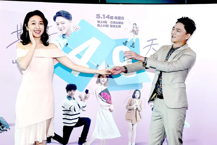 林玟誼（左）和藍葦華在劇中是夫妻。華視提供