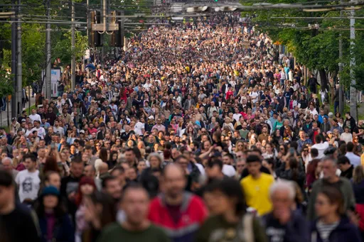 受夠了!塞爾維亞萬人上街抗議 要政府掃蕩槍枝