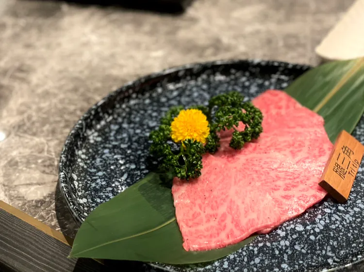 整頭牛細分拆解成30多個部位呈現，應用在八大類型和牛主題料理中。曾仲葳攝