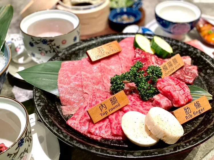 八和和牛燒肉的肉品來源為日本三大和牛之一的A5等級「近江牛」。曾仲葳攝