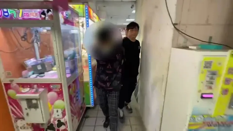 警方循線在夾娃娃機店內將黃男逮捕。樹林警分局提供