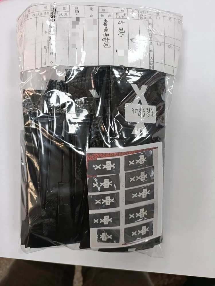 警方起獲毒品，將二人依毒品罪嫌移送法辦。讀者提供