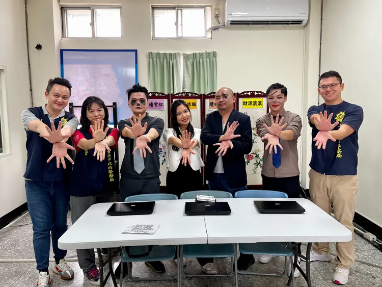 南市刑大祝賀全民花開富貴，詐騙集團業績掛蛋。市刑大提供