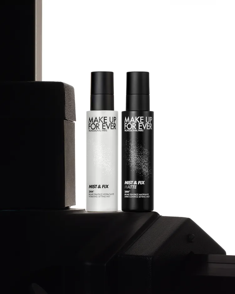 MAKE UP FOR EVER新一代超光肌定妝噴霧，各30ml／550元、100ml／1100元。品牌提供