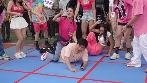 楊繡惠「騎」胡瓜 眾人見狀衝上前「群壓」