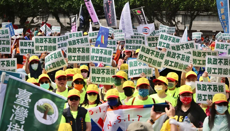 勞工怒批政府執政不及格。林林攝 