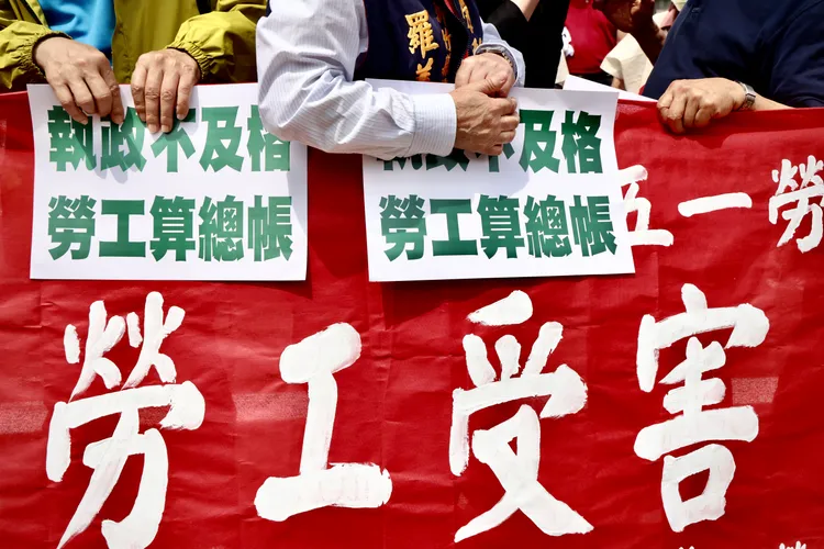 勞工團體上街抗議。林林攝