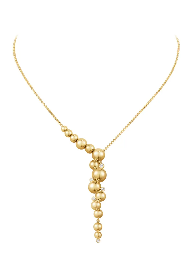 Moonlight Grapes系列18K金鑲鑽項鍊，12萬5000元。品牌提供