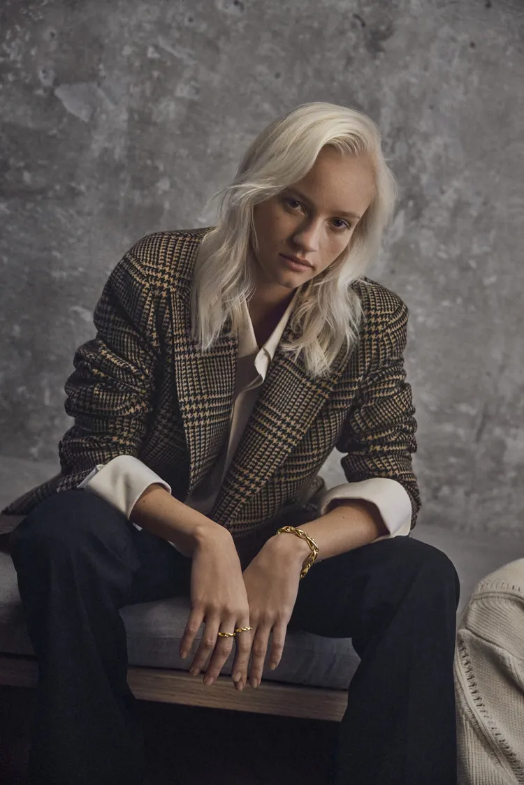 Reflect系列即是喬治傑生首個100%採用再生金打造的系列珠寶，以象徵永續的18K再生金呈現其亦剛亦柔的中性風貌。品牌提供