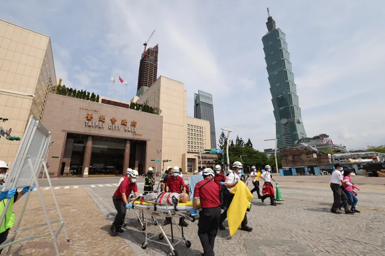 演習參考烏俄戰爭及台海緊張情勢情境，結合複合型災害為想定背景。翻攝畫面