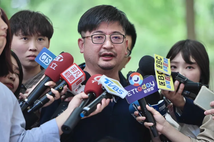 挺郭派議長謝典林步出郭台銘家後，鬆口表示「徵召侯友宜也支持」。林林攝