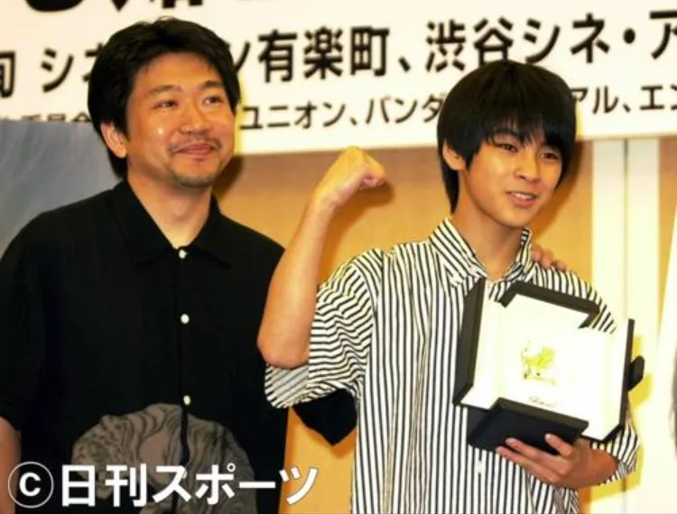 是枝裕和在2004年把當年14歲的柳樂優彌推上坎城影帝寶座。日刊體育