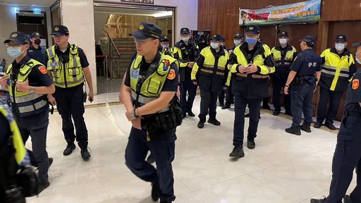 嚴防幫派滋事取締改裝車噪音　板橋警徹夜掃蕩逮4人開罰8件