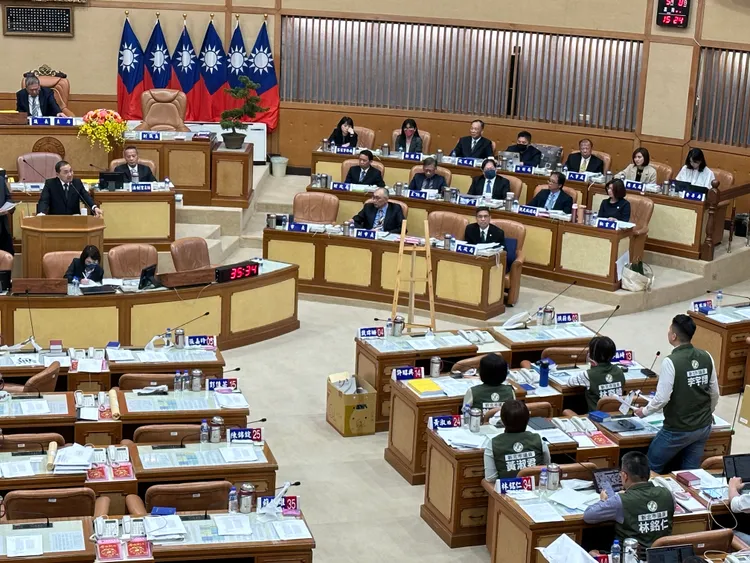 新北市議員李宇翔批利用公務喬黨務，更酸拿500萬元喬不了郭台銘。曾佳俊攝