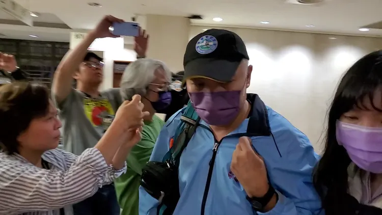 原始債權人潘坤璜100萬交保。呂志明攝