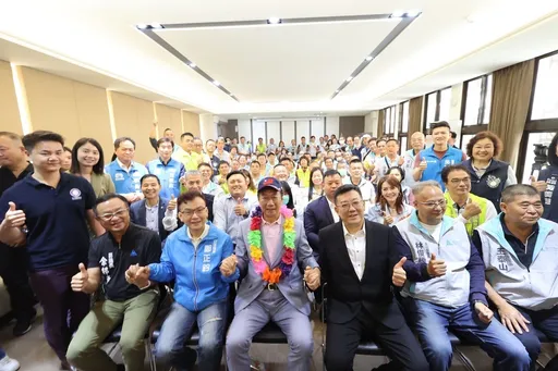 郭台銘拜訪新竹市議會 堅定主張「和平且有尊嚴的與美中談判」