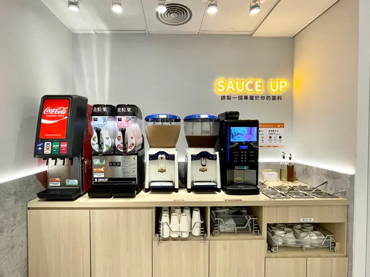內用客人可享飲料自助吧喝到飽。曾仲葳攝