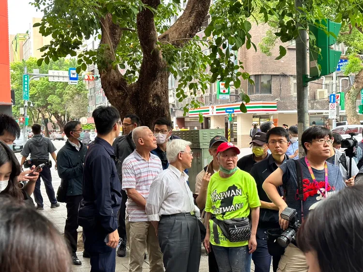 扁迷聚集支持陳水扁。潘袁詩羽攝