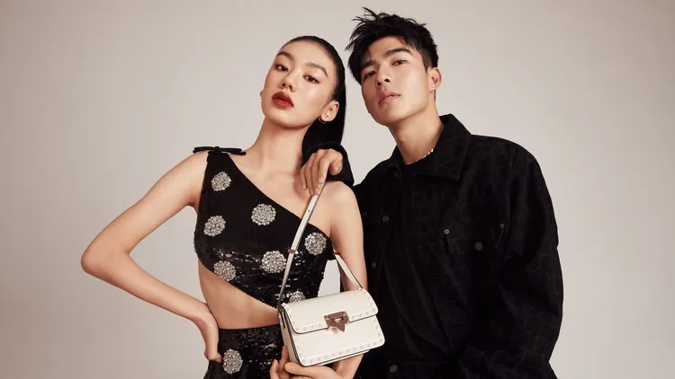 陳昊森（右）演繹VALENTINO 520主題大片。品牌提供