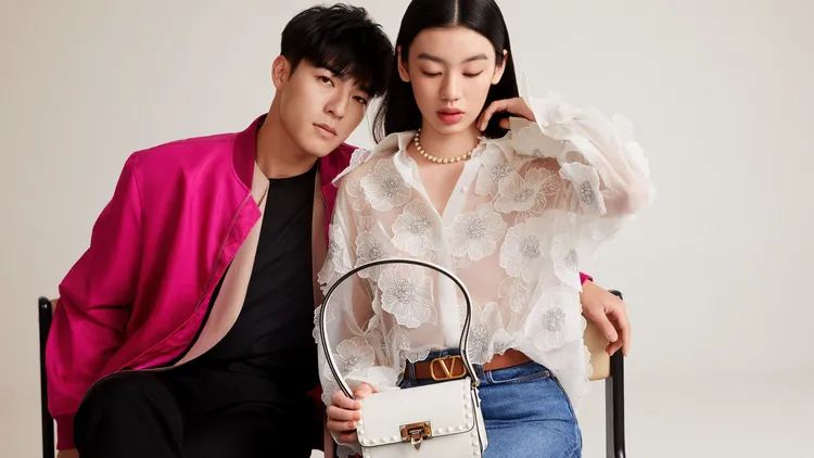 陳昊森（左）演繹VALENTINO 520主題大片。品牌提供