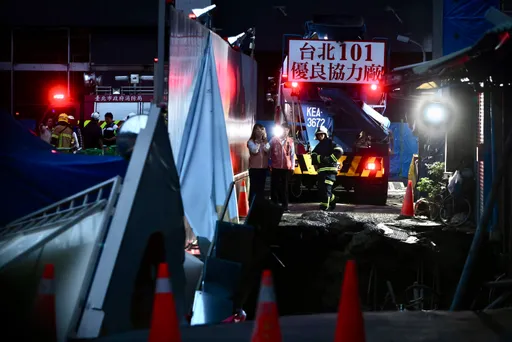 圖多|信義區15公尺天坑兩度塌陷 住戶今晚回不了家、嘆建商該負全責