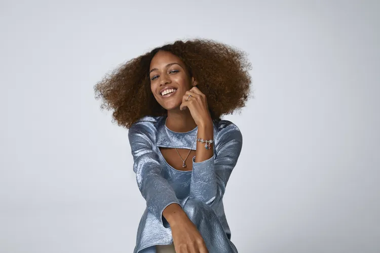 丹麥飾品品牌PANDORA也受到電影《小美人魚》的啟發，打造出與迪士尼聯名的全新系列。品牌提供